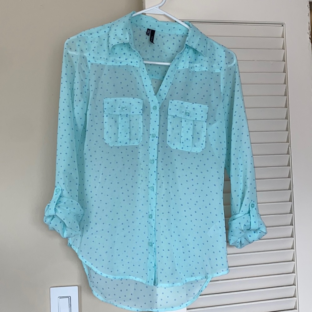 MAURICES BLUE POLKADOT BUTTON UP BLOUSE TOP